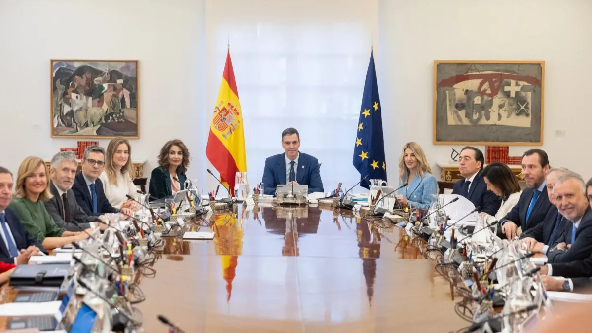 Sánchez y tres ministros podrán sufrir su propio plan contra los ‘bulos’ en redes sociales