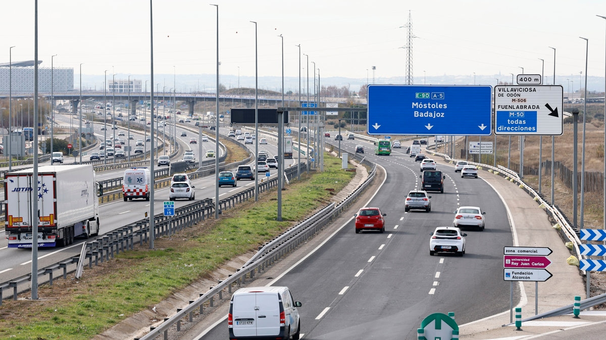 Varios accidentes complican aún más el tráfico en el éxodo del puente de la Constitución