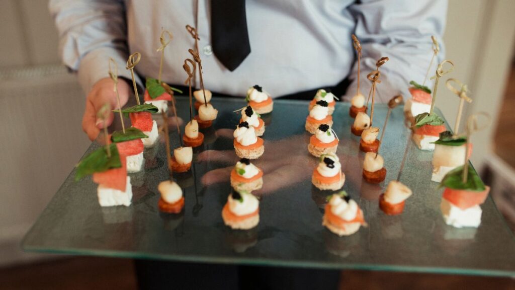 Canapés: (Canva)