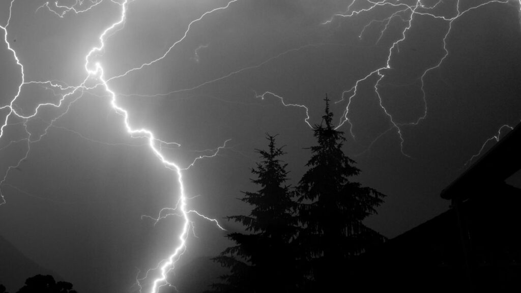 Tormenta eléctrica: (Canva)