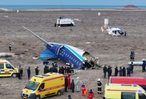 Al menos 39 muertos tras estrellarse un avión de Azerbaiyán Airlines en Kazajistán