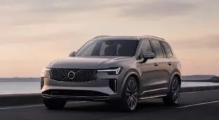 Volvo prolonga la vida de su XC90 de combustible con un excelente SUV híbrido