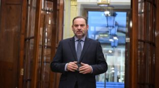 El juez pide a la UCO que investigue las cuentas y el patrimonio de Ábalos y de su hijo