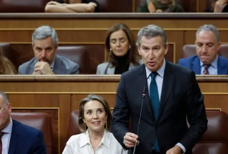 Feijóo, a Sánchez: «Deje de comprar el poder con la dignidad y el dinero de los españoles»