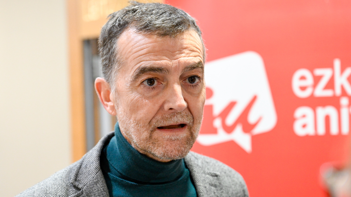 IU reprocha al PSOE de ceder ante la ultraderecha al quitar las siglas ‘Q+’ de LGTBI