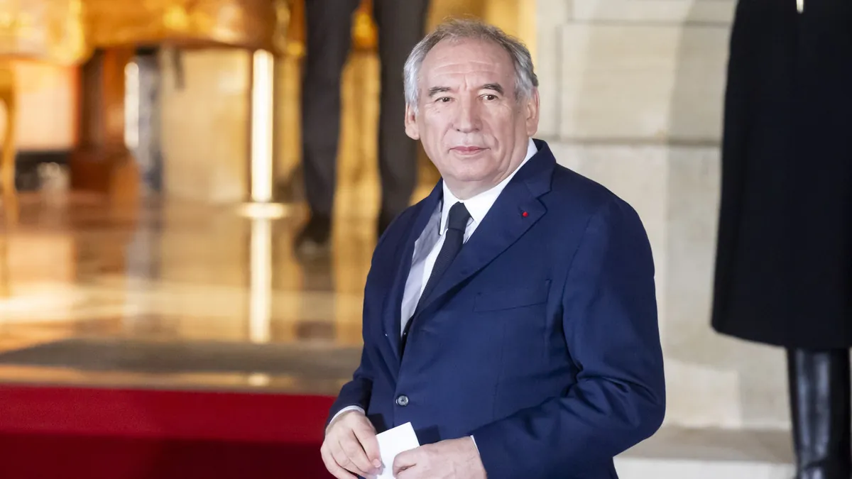 El nuevo primer ministro de Francia propone un gobierno de coalición sin Le Pen y Mélenchon