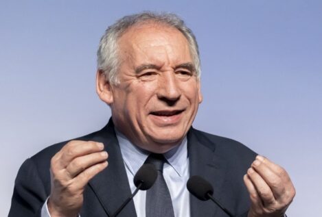 Macron nombra al centrista François Bayrou nuevo primer ministro de Francia