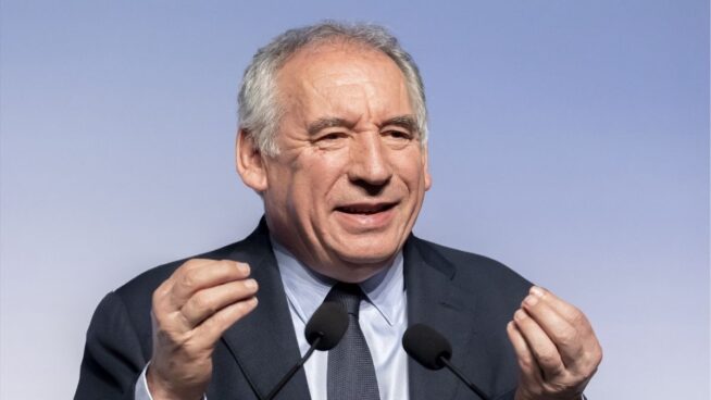 Macron nombra al centrista François Bayrou nuevo primer ministro de Francia