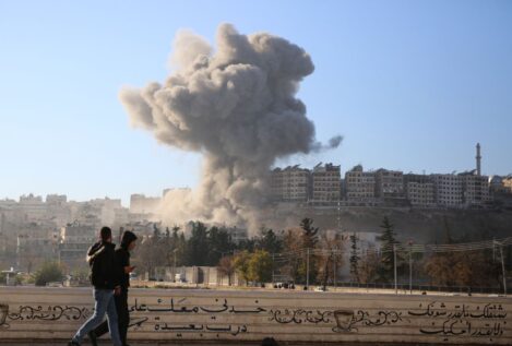 Los rebeldes sirios llegan a las puertas de Damasco y Al Assad blinda la capital