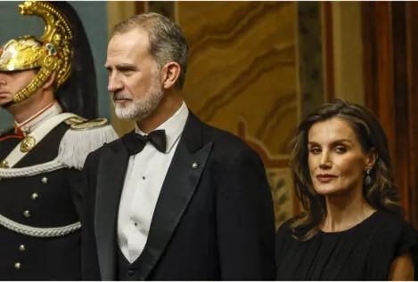 La cena de gala de los Reyes, al detalle: el truco de Letizia para no beber alcohol y su brazalete