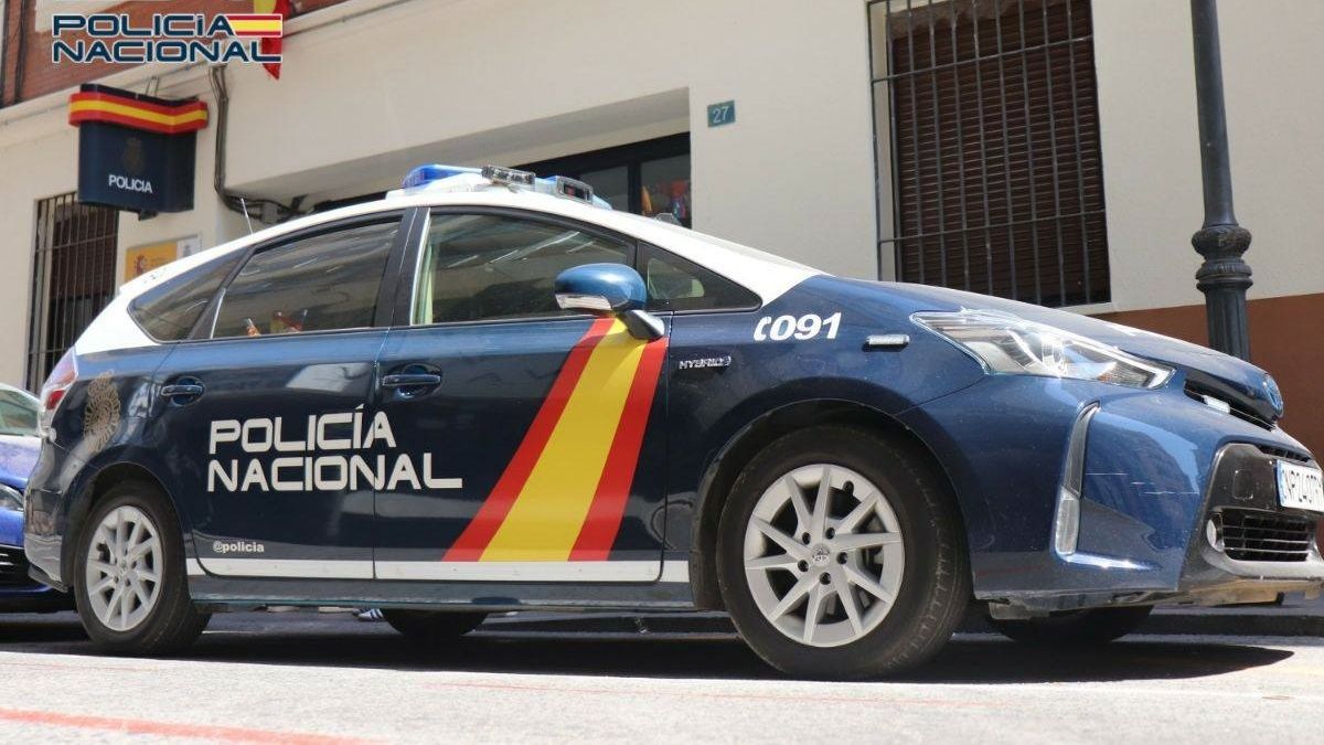 «Una multitud» ataca con piedras y una tetera de «grandes dimensiones» a policías en Ceuta