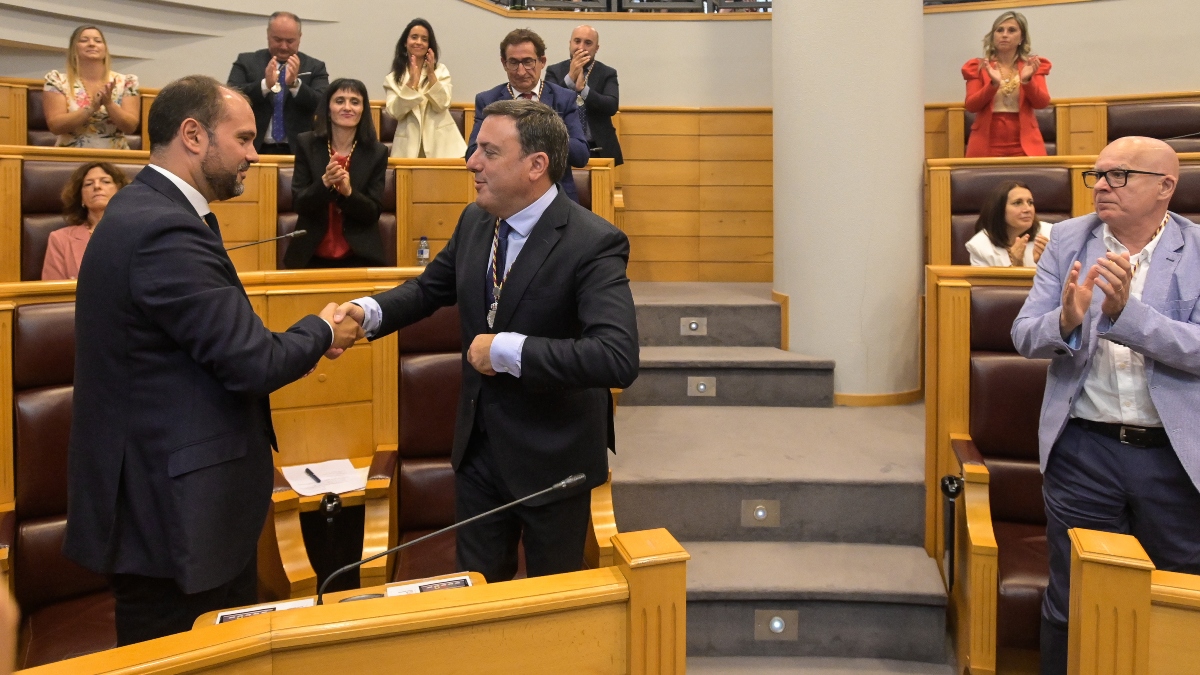 Condenan al alcalde de Pontedeume (La Coruña) por agredir a una hostelera