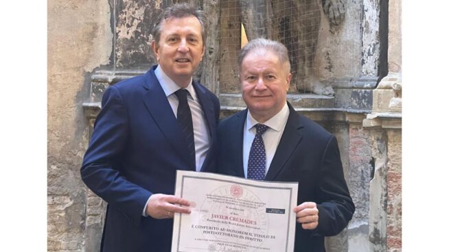 Javier Cremades recibe el post-doctorado Honoris Causa de la Universidad de Bolonia