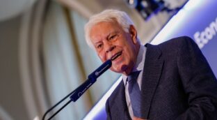 Felipe González pidió ayuda al papa Francisco para Venezuela: «No se mojó lo suficiente»