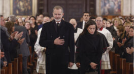 La triste entrada de Letizia en la catedral de Valencia y el gesto que le diferencia con Felipe