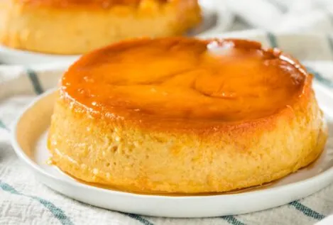 Flan de manzana y yogur: el postre de mi abuela por el que nos peleamos todas las Navidades