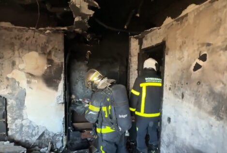 Una casa «arrasada» y 16 viviendas desalojadas por un incendio en Majadahonda (Madrid)