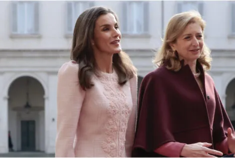 La reina Letizia deslumbra en Roma con un traje rosa de inspiración Jackie Kennedy