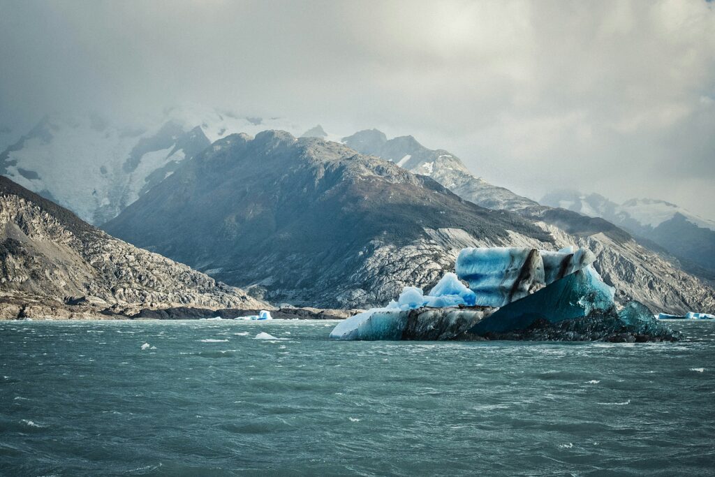 Iceberg: (Unsplash)