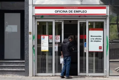 El paro cayó en 16.036 personas en noviembre y  bajó de los 2,6 millones de desempleados