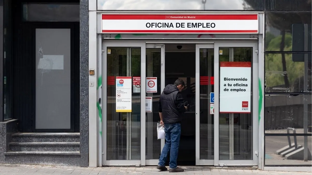 El paro cayó en 16.036 personas en noviembre y  bajó de los 2,6 millones de desempleados