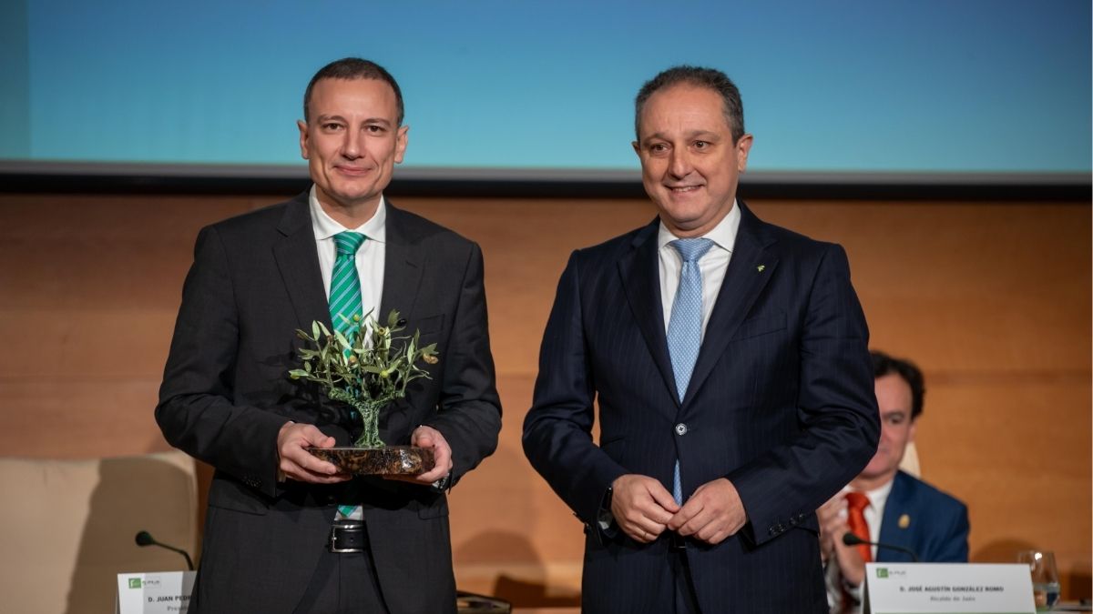 Álvaro Nieto recibe el premio Pedro Malo: «Vamos a seguir señalando a los corruptos»