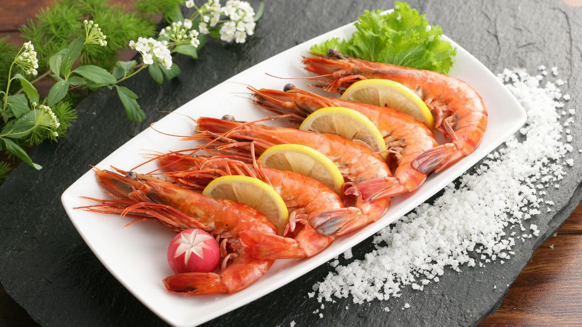 El peligro oculto de las gambas en Navidad: ¿Es seguro chupar las cabezas?