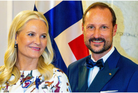 La prensa noruega acorrala a Haakon y Mette-Marit por no hablar de su hijo en televisión