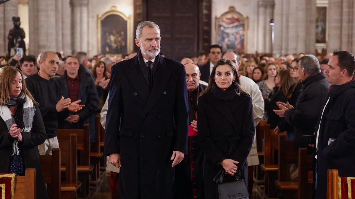 Los Reyes arropan a familiares de las víctimas de la DANA en la misa funeral de Valencia