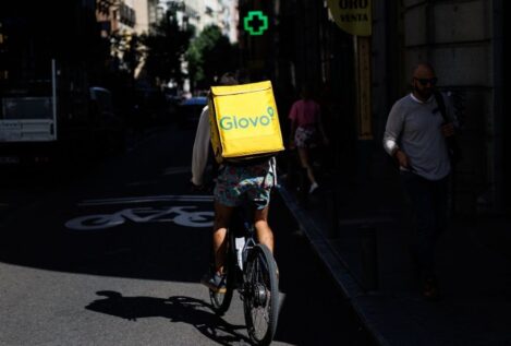 Glovo deja su modelo de falsos autónomos y contratará a sus repartidores en España