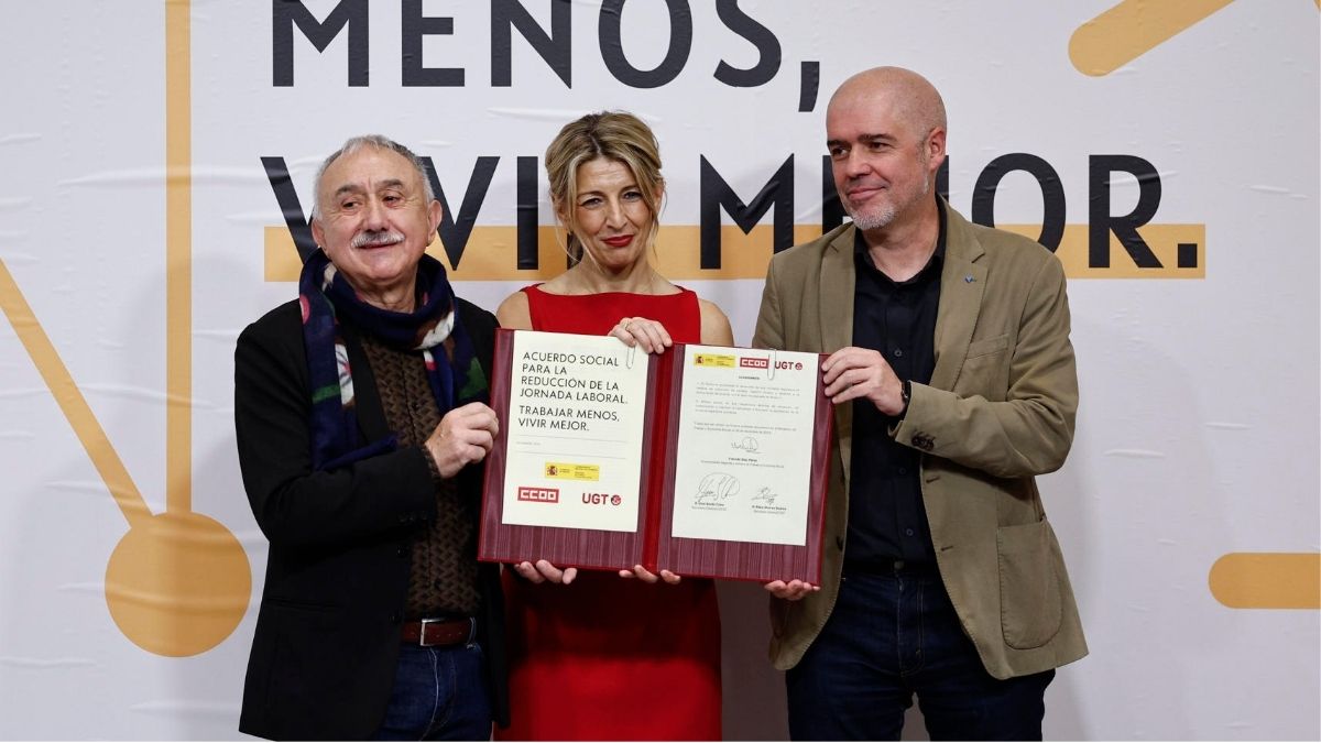 Díaz firma con CCOO y UGT la rebaja de la jornada: «Es un momento de altura histórica»