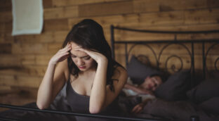 'Sleep divorce' o divorcio del sueño: por qué es mejor dormir solo que mal acompañado