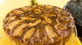 Tarta de manzana invertida con maicena: jugosa y para chuparse los dedos