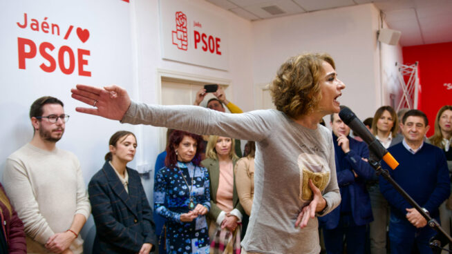 El asalto de Ferraz al aparato regional del PSOE encuentra resistencia en Extremadura y Aragón