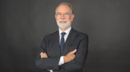 Albares pone fin a la agonía del embajador cesado por dormirse en un discurso suyo