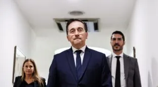 Albares veta a THE OBJECTIVE y otros medios críticos en una reunión informativa en Exteriores