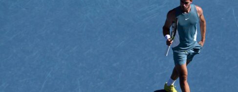 Alcaraz avanza a cuartos sin desgaste y espera a Djokovic