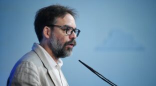 Investigación judicial y cobros extraños: así es el polémico fichaje de Puente para Renfe