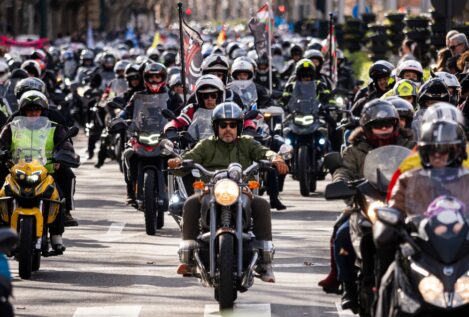 Los 'Pingüinos'  recorren Valladolid en el Desfile de Banderas con más de 28.000 inscritos