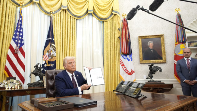 Trump, los BRICS y la intrahistoria de un diálogo absurdo en el Despacho Oval