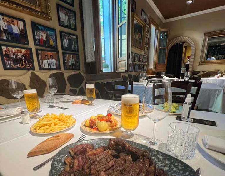 Salón comedor del Restaurante El Corral de la Abuela, Aranjuez: (El Corral de la Abuela)