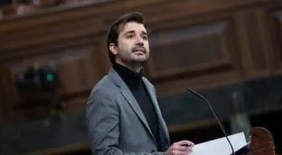 Podemos también critica la «mala praxis» del decreto ómnibus del Gobierno