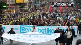 Miles de personas piden en Bilbao la libertad de los presos de ETA