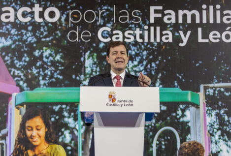 Mañueco firma el ‘Pacto por las Familias’ con 45 entidades del Tercer Sector