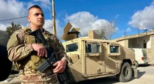 Líbano acusa a Israel de complicar el acuerdo de alto el fuego al retrasar su retirada del país