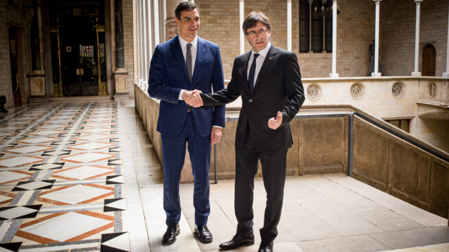 Cuando los lobos pastorean al rebaño