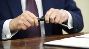 EEUU congela los fondos de ayuda exterior con excepción de Israel y Egipto