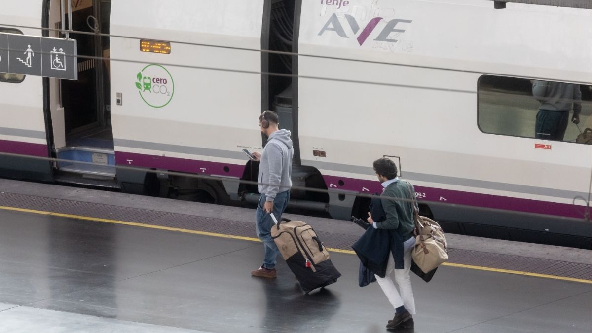 Subsanada la avería informática de los trenes Avril que unen Madrid con Galicia y Asturias