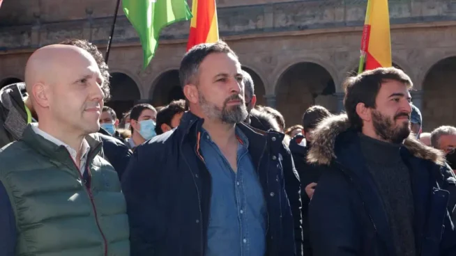 Vox sufre una rebelión en Castilla y León: varias provincias piden primarias a Santiago Abascal