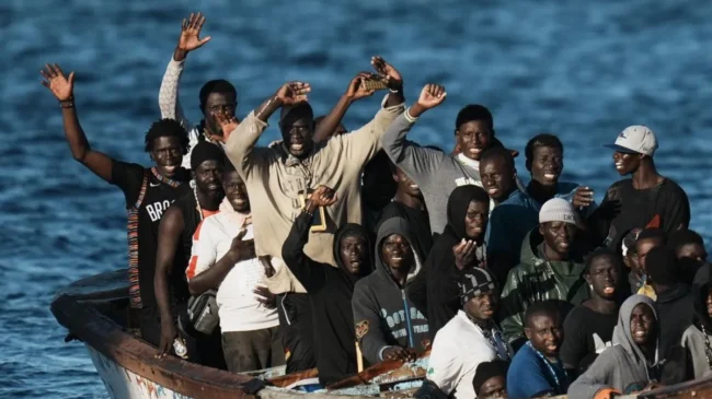 Una base de datos señala a los africanos como los que cometen más delitos en proporción